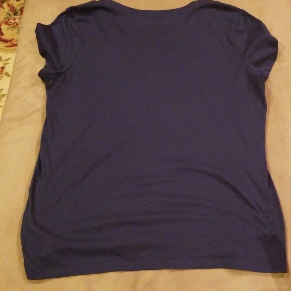 Old Navy tshirt - Picture 4 of 6